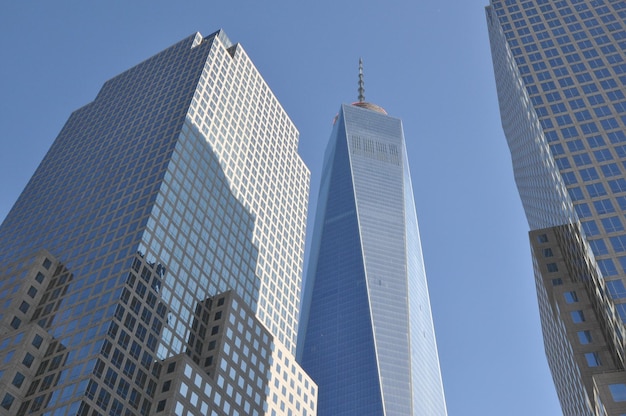 Vista de ângulo baixo de edifícios modernos