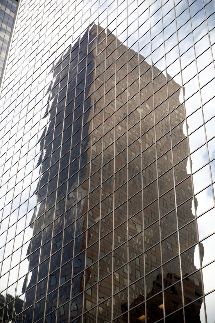 Foto vista de ângulo baixo de um edifício moderno