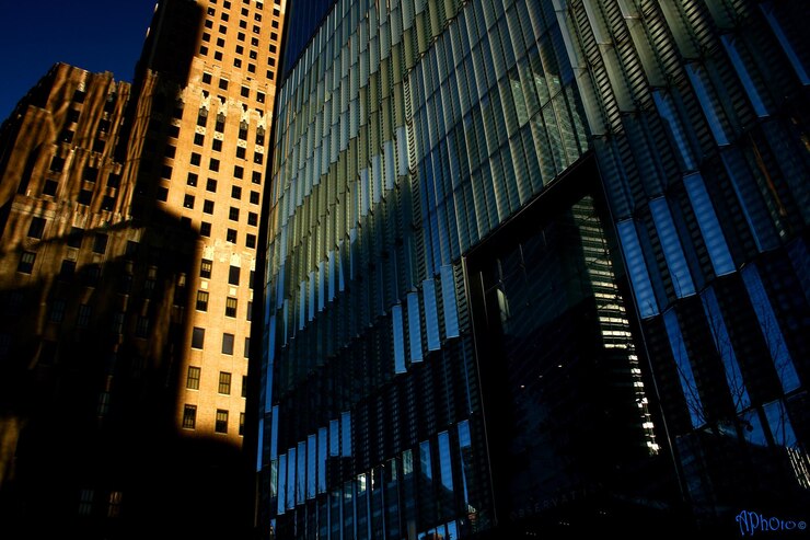 Foto vista de ângulo baixo de um edifício moderno