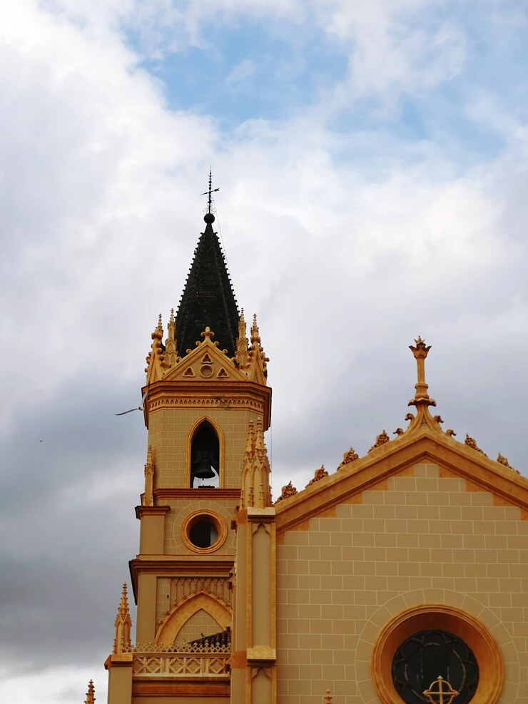 Foto vista de ângulo baixo de um edifício