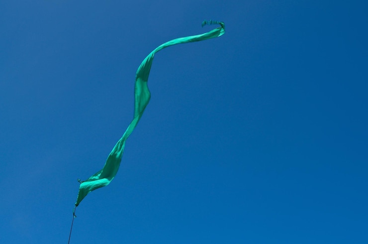 Foto vista de ângulo baixo do céu azul