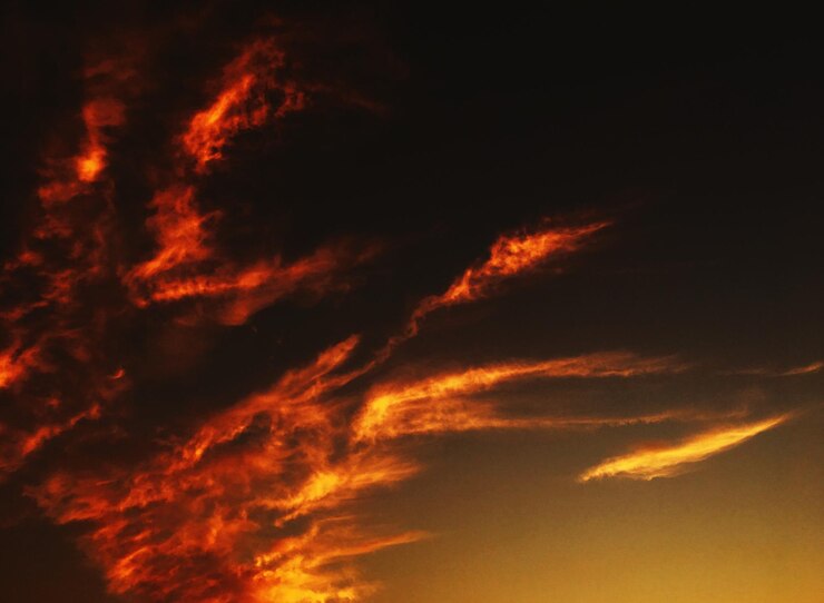 Foto vista de ângulo baixo do céu dramático