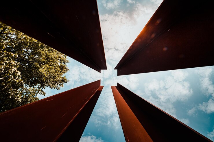 Foto vista de ângulo baixo do edifício contra o céu