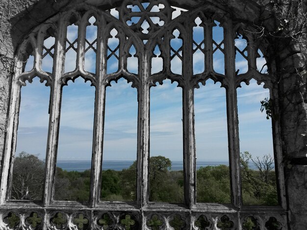 Foto vista de ângulo baixo do edifício histórico