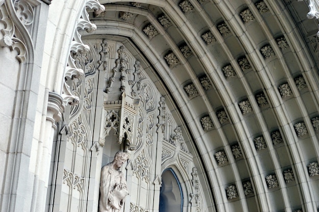 Foto vista de ângulo baixo do edifício histórico