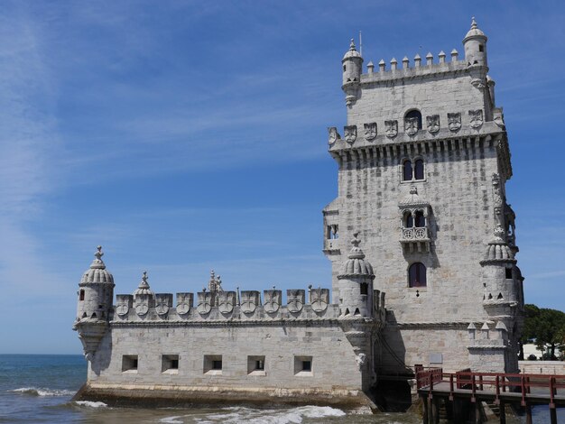 Foto vista de ângulo baixo do edifício histórico