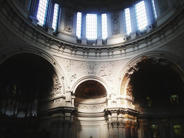 Foto vista de baixo ângulo da catedral