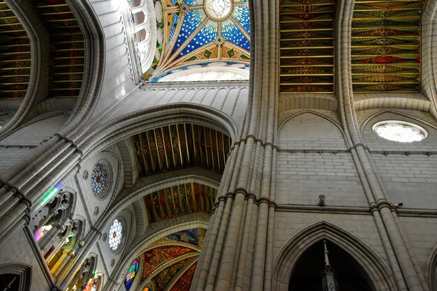 Foto vista de baixo ângulo da cúpula do edifício