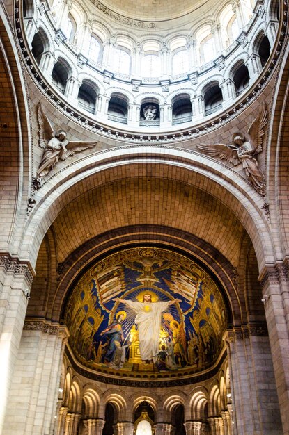 Foto vista de baixo ângulo da igreja