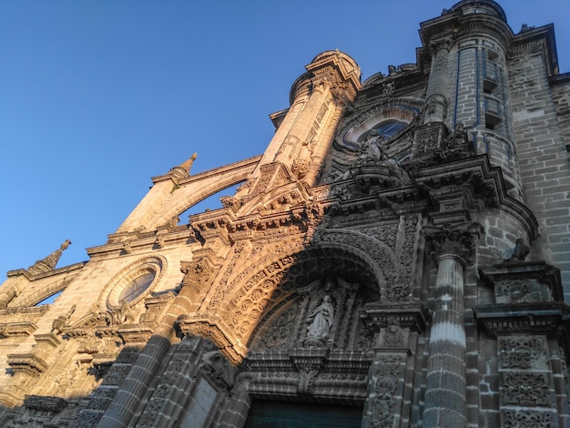Vista de baixo ângulo da igreja
