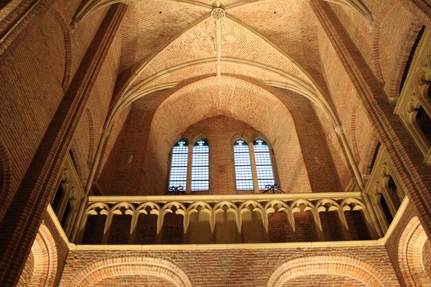 Foto vista de baixo ângulo da igreja