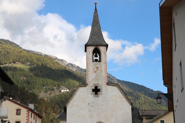 Foto vista de baixo ângulo da igreja