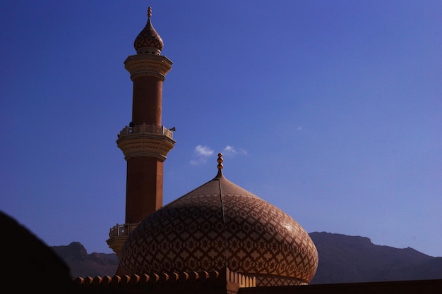 Foto vista de baixo ângulo da mesquita.