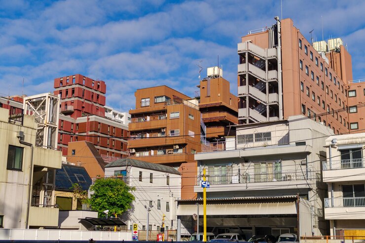 Foto vista de baixo ângulo de edifícios contra o céu