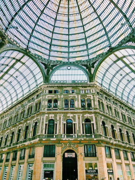 Foto vista de baixo ângulo do edifício