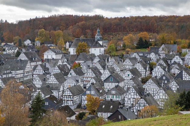 Vista de casas em enxaimel na cidade de Freudenberg Alemanha