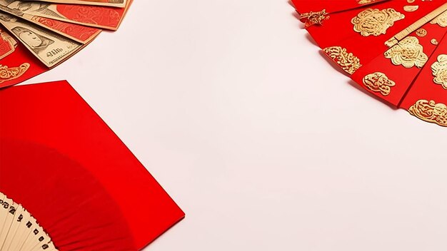 Vista de cima de ventiladores de papel moedas tradicionais vermelho Hongbao envelope chinês