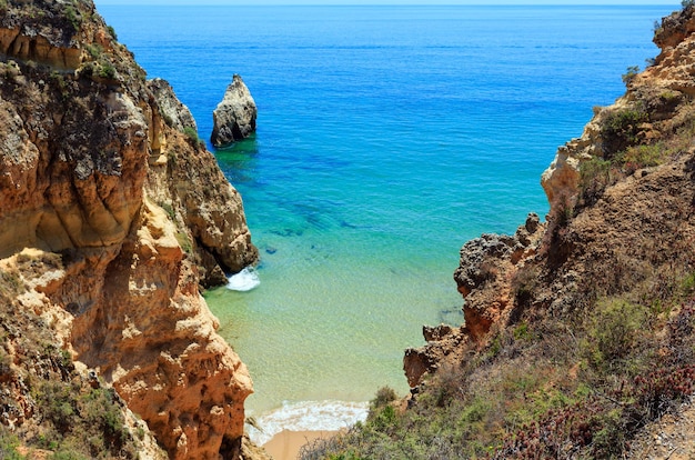 Vista de cima na praia Dos Tres IrmãosPortimão Alvor Algarve Portugal