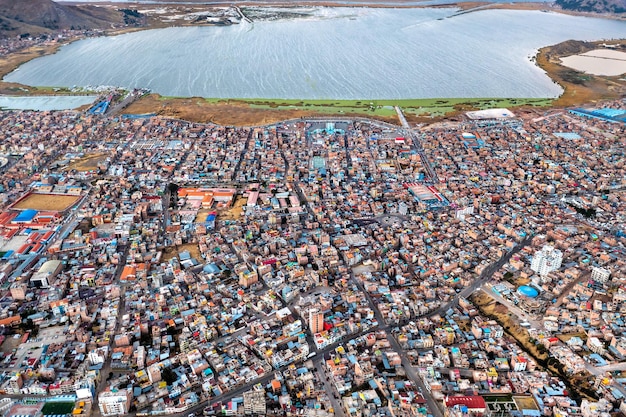 Vista de cima para baixo de puno no peru