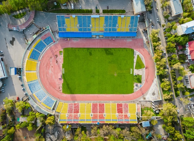 Foto vista de cima para baixo do estádio verde