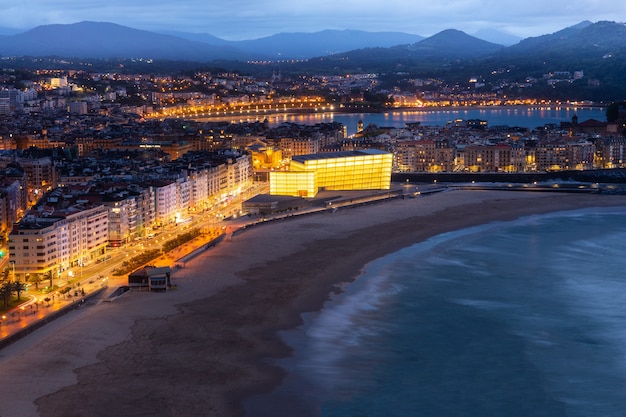 Vista de Donostia-San Sebastian no país basco.