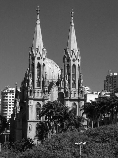 Foto vista de edifícios contra o céu