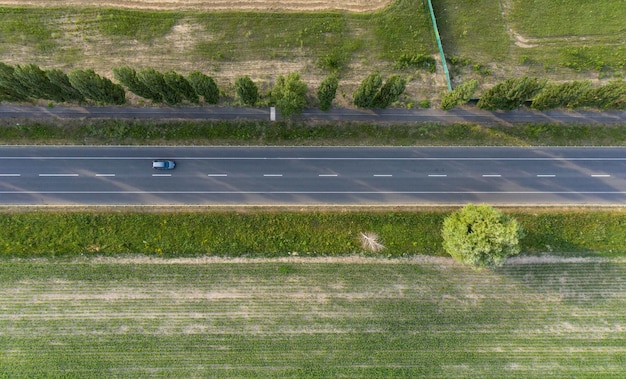 vista de estrada de asfalto de cima tiro com drone