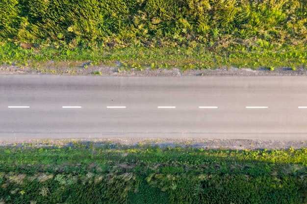 vista de estrada de asfalto vista de cima tiroteio de drone