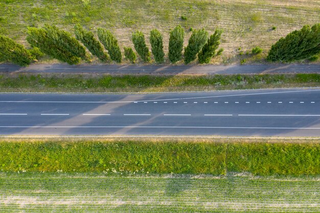 vista de estrada de asfalto vista de cima tiroteio de drone