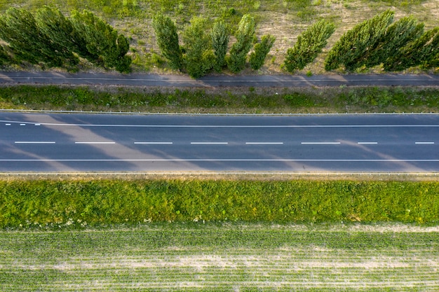 vista de estrada de asfalto vista de cima tiroteio de drone