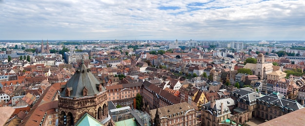 Vista de Estrasburgo do telhado da catedral