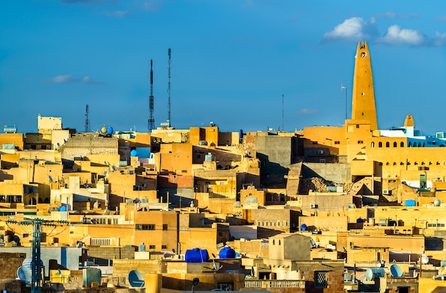 Vista de Ghardaia, uma cidade no vale de Mzab.