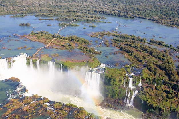 Vista de helicóptero do Parque Nacional das Cataratas do Iguaçu, Argentina. Patrimônio Mundial. Viagem de aventura na América do Sul