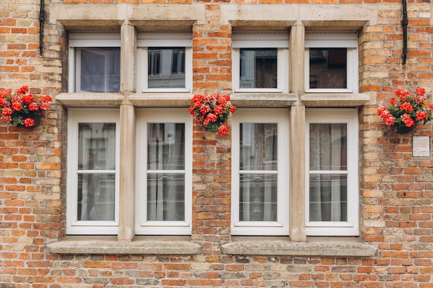 Vista de janelas históricas em Bruges Bélgica