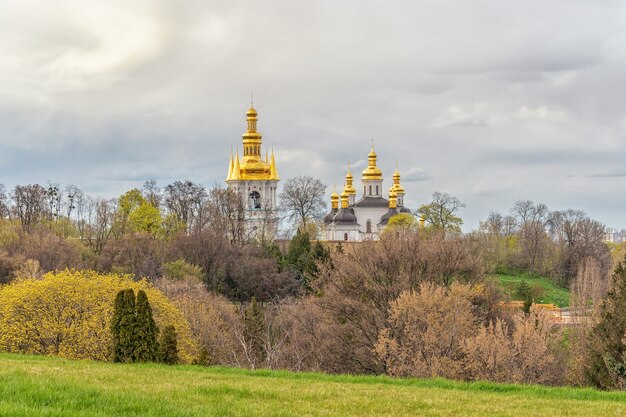 Vista de Kiev Pechersk Lavra ou o Mosteiro das Cavernas de Kiev, em Kiev, Ucrânia.