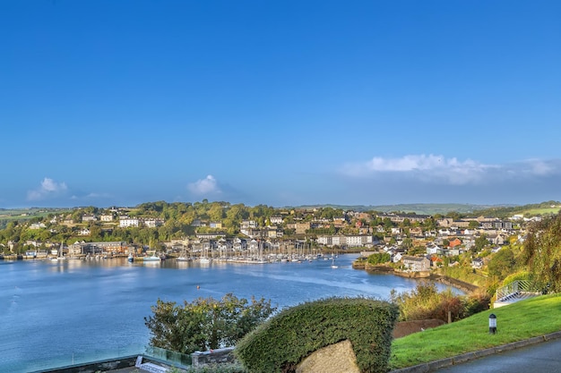 Foto vista de kinsale da foz do rio bandon, na irlanda