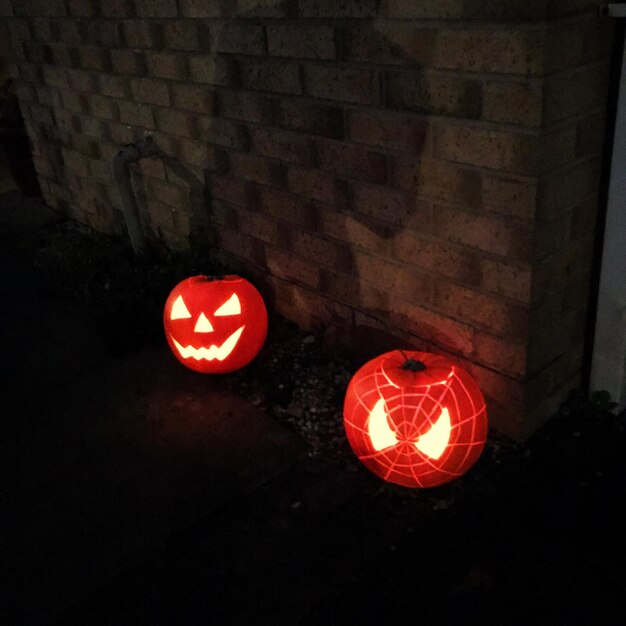 Cinco Jack De Halloween Ou Lanternas Com Olhos E Rostos Assustadores Do Mal  Foto de Stock - Imagem de fantasma, horror: 196394662