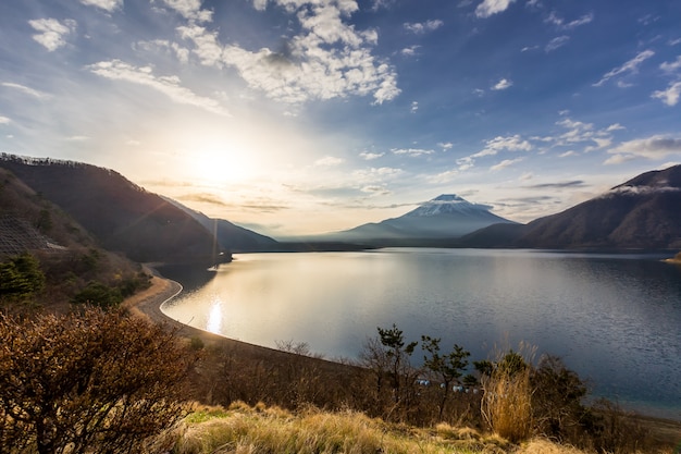 Vista, de, mt.fuji, em, amanhecer, de, lago, motosu, yamanishi, japão