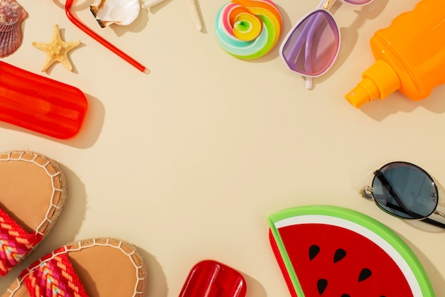 Foto vista de óculos de sol com fundamentos de verão e bolsa de melancia