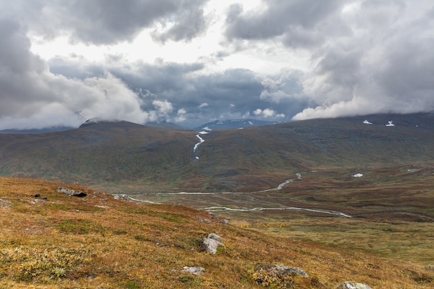 Vista de outono do Parque Nacional de Sarek, Lapônia, Condado de Norrbotten