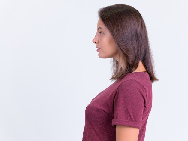 Foto vista de perfil de uma jovem mulher bonita em branco