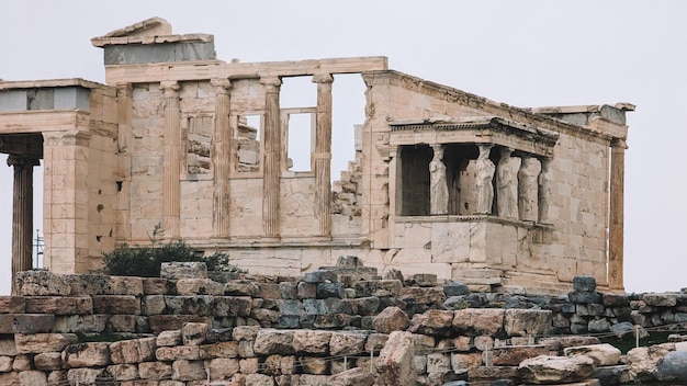 Vista de perto da Acrópole em Atenas