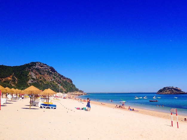 Foto vista de pessoas na praia