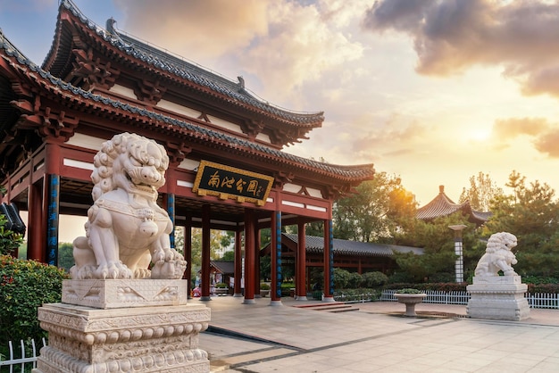 Vista de rua da paisagem do jardim chinês de Jining