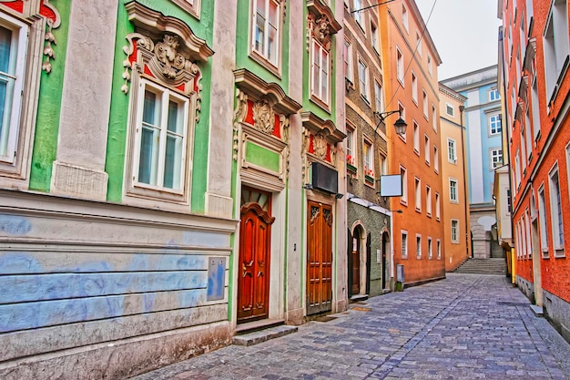 Vista de rua na cidade velha de Linz, na Áustria, em janeiro