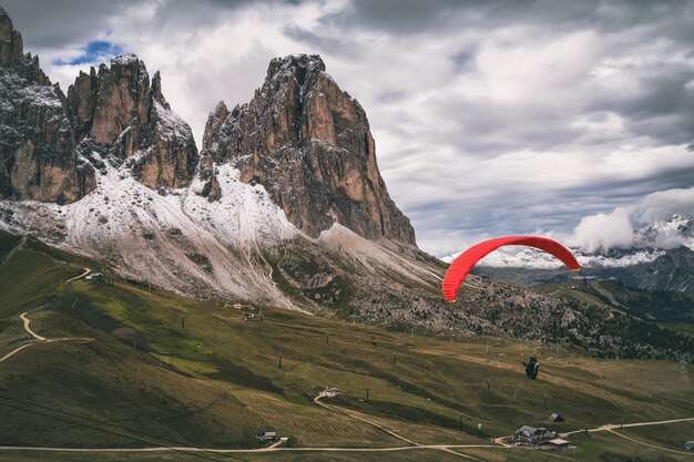 Vista de Sassolungo Langkofel. Dolomitas, Itália.