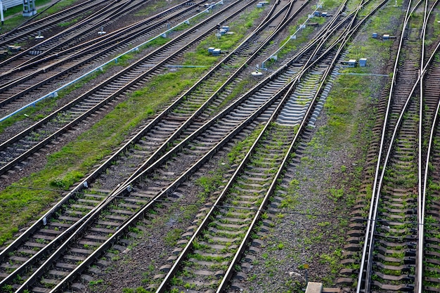 Vista de trilhos de trem em São Petersburgo, Rússia