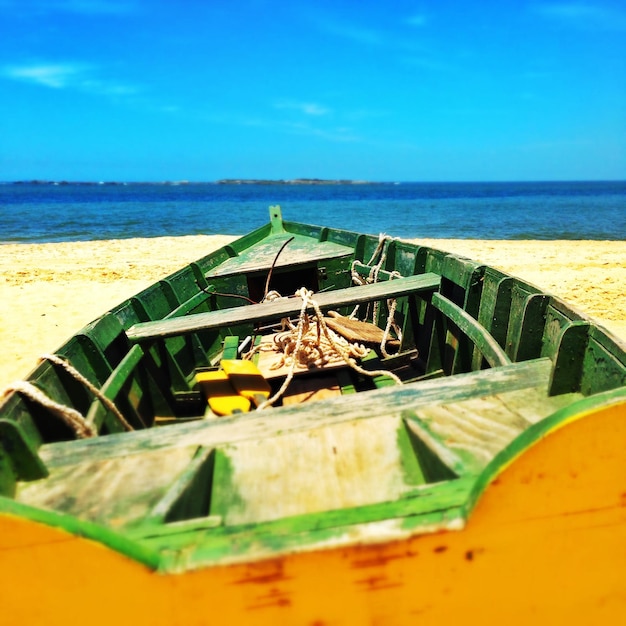 Foto vista de um barco na praia