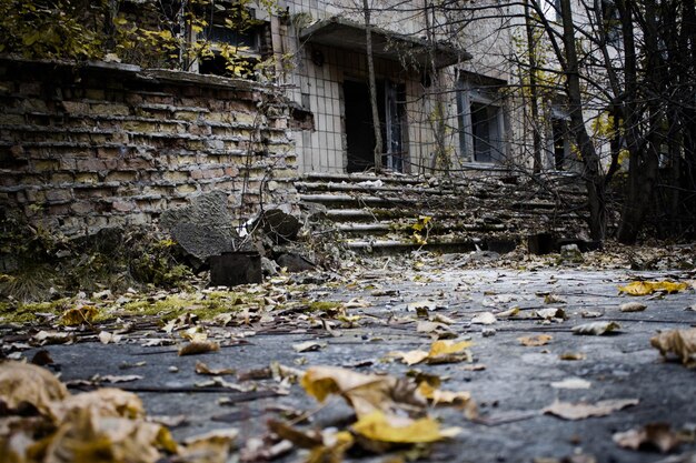 Foto vista de um edifício abandonado