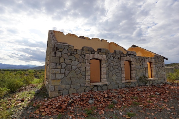 Vista de um edifício abandonado